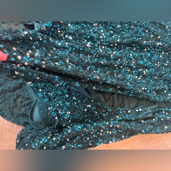 Green full sequin gown,size 0 front slit, longer back, slightly & pretty back - Picture 4 of 16